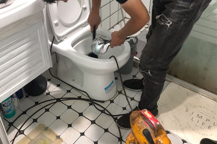 那大镇疏通下水道