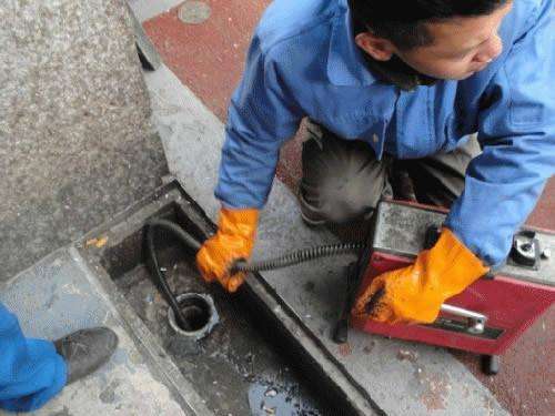 那大镇疏通下水道