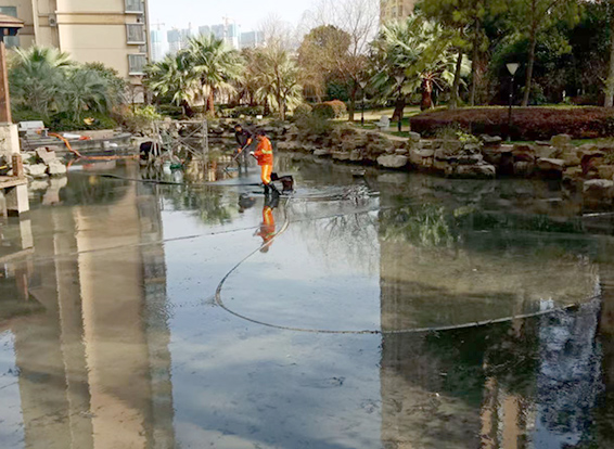 那大镇景观池淤泥清理